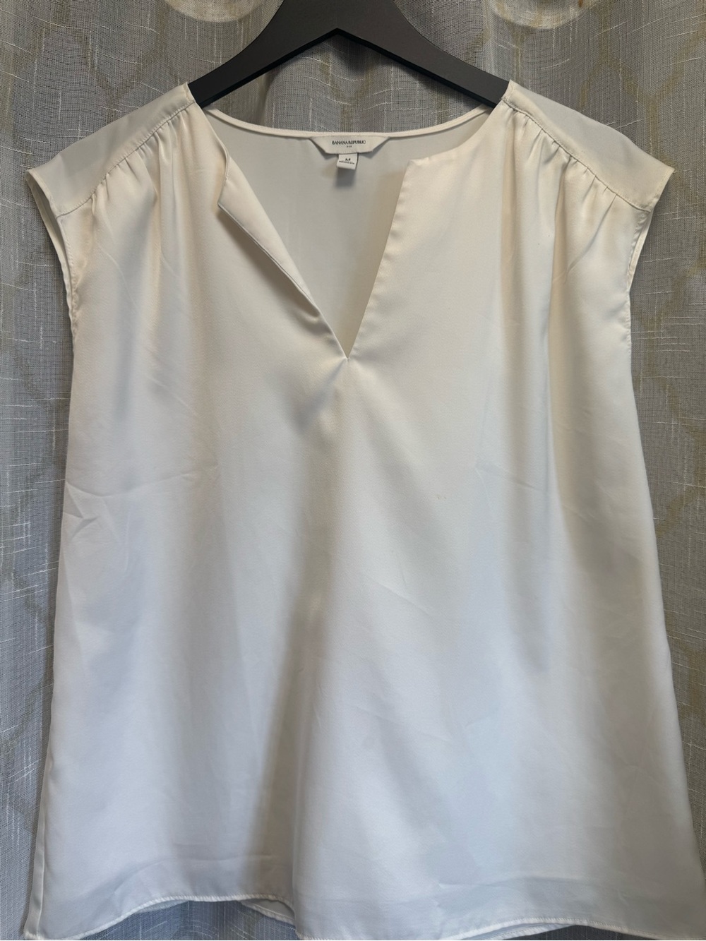 Banana Republic Cream V-Notch Cap Sleeve Top